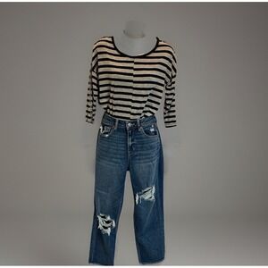 NWT! American Eagle AE Size 8 High Rise Leg Button Zip‎ Distressed  Mom Jeans